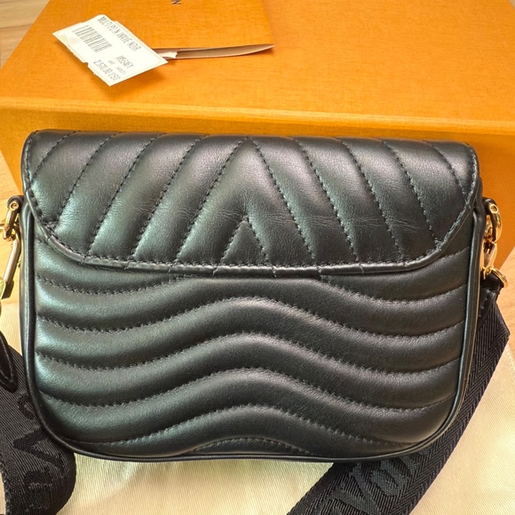 Louis Vuitton New Wave Multi-Pochette - Picture 4 of 10